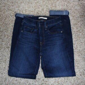 Levi Straight Leg - size 24